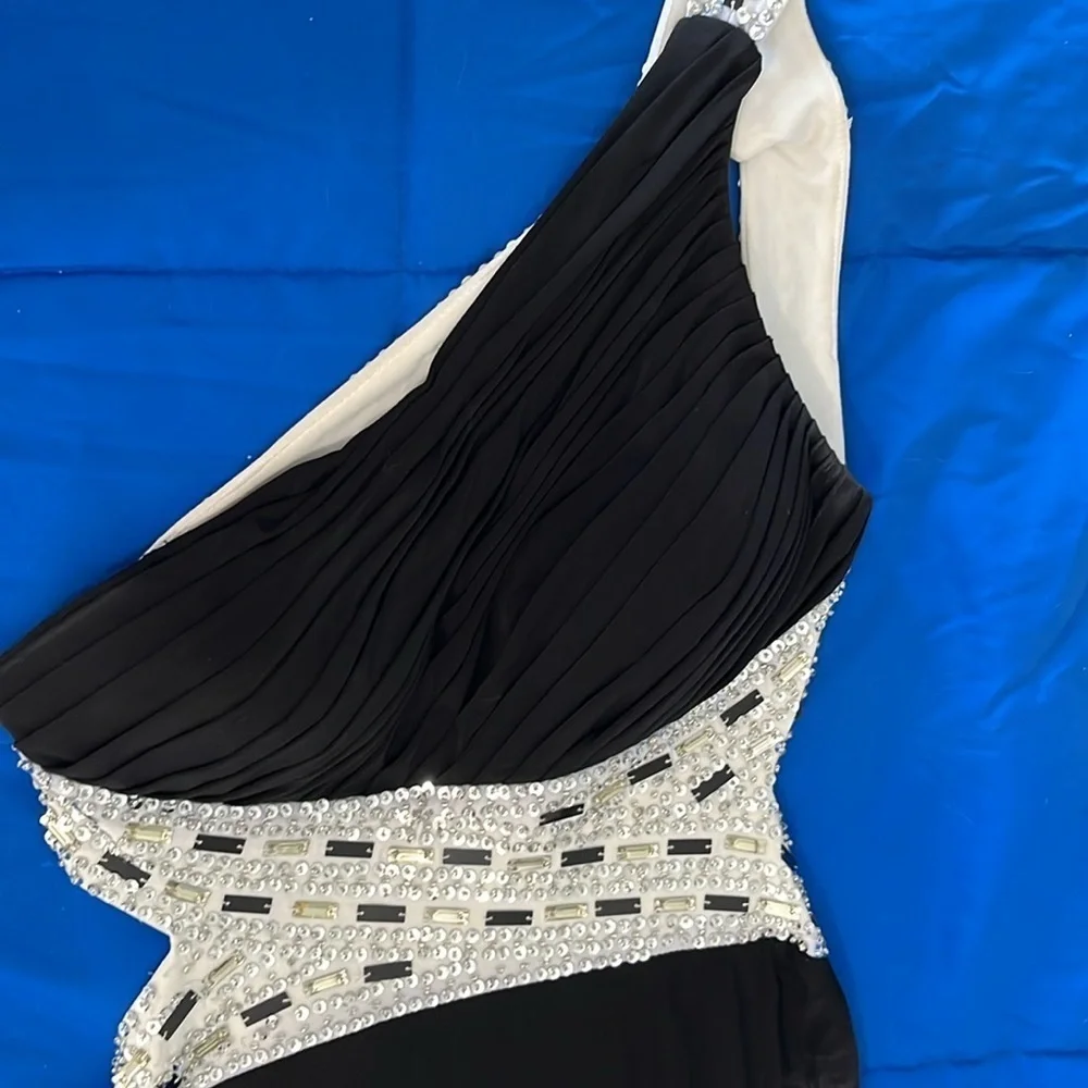 Blondie Nites one shoulder sequin black formal lined black white size 3